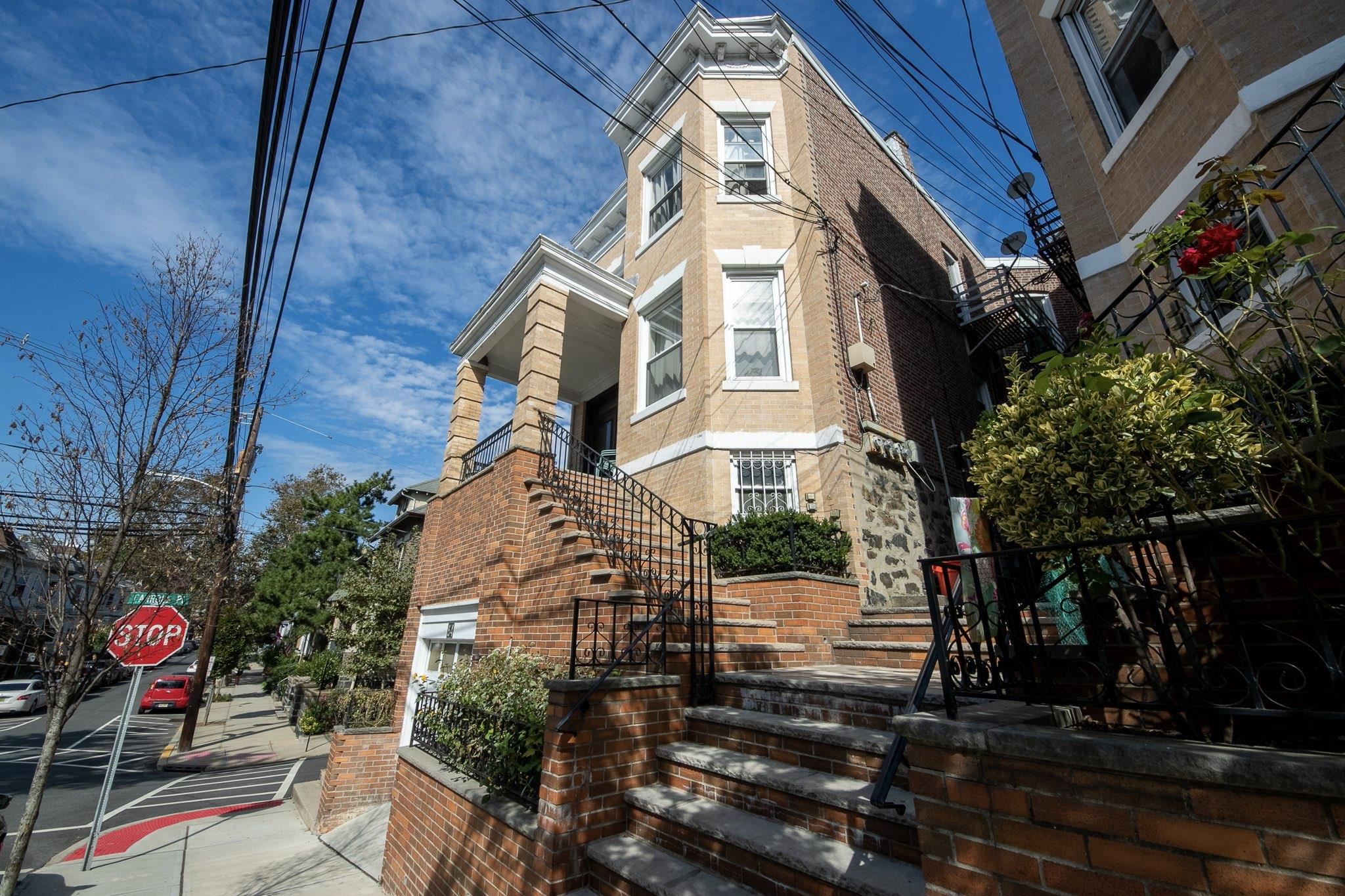 64 Liberty Place Weehawken NJ 07086