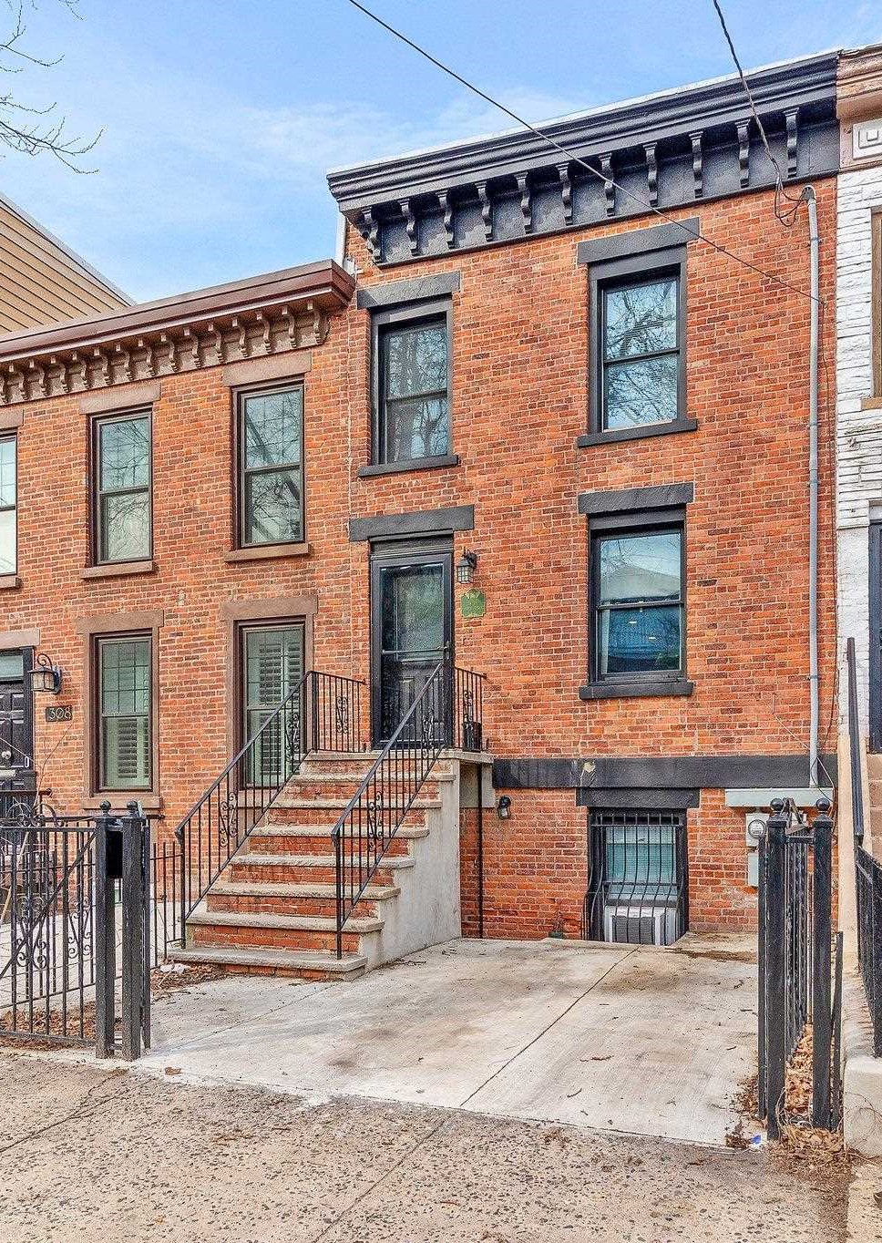 306 1/2 4th Street Jersey City NJ 07302